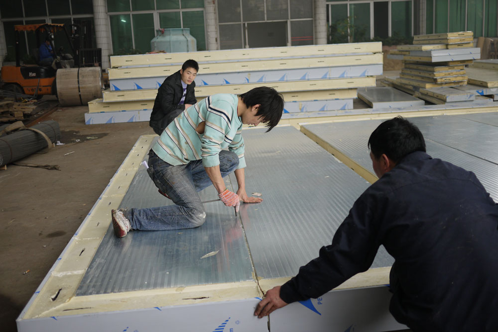 Assembling Cold Room Panels